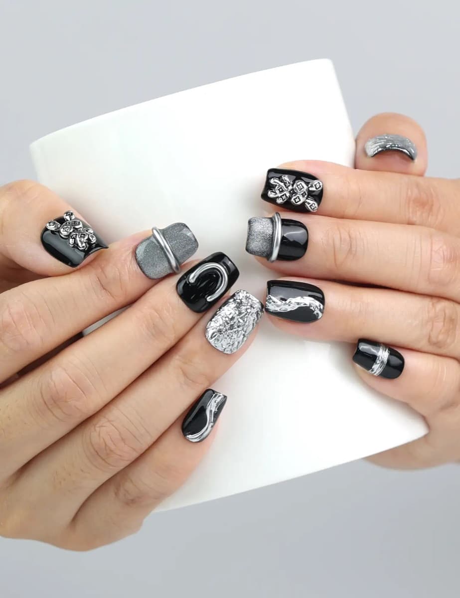 Armored Glam – image 5
