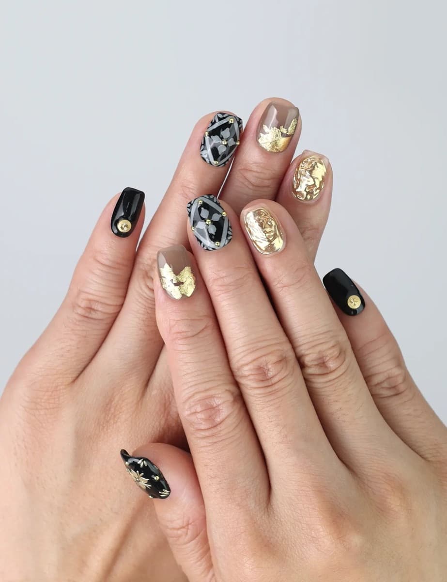 Gilded Noir – image 2