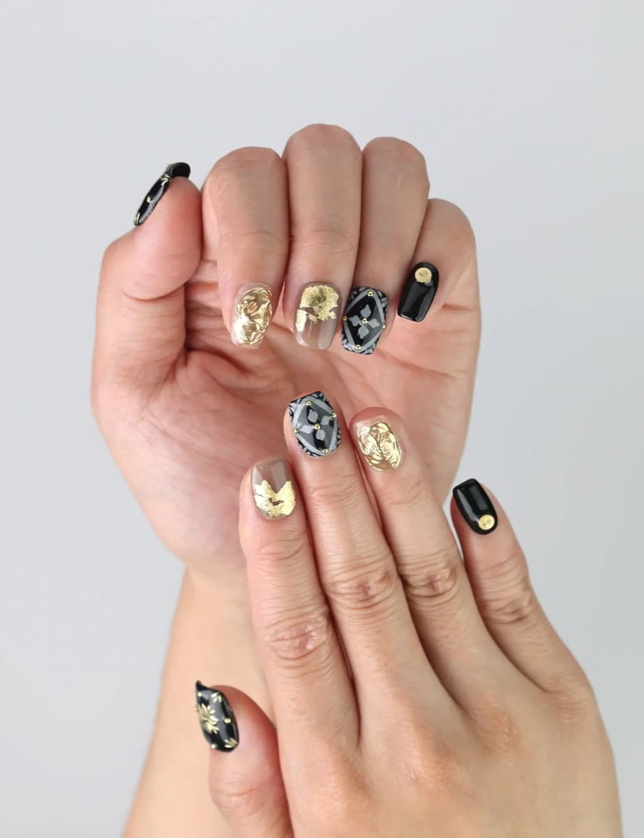 Gilded Noir – image 3