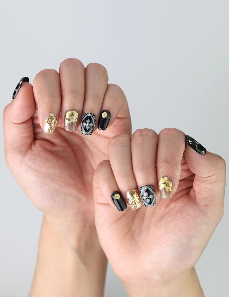 Gilded Noir – image 4